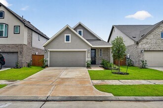 Building Photo - 5822 Majestic Sky Dr