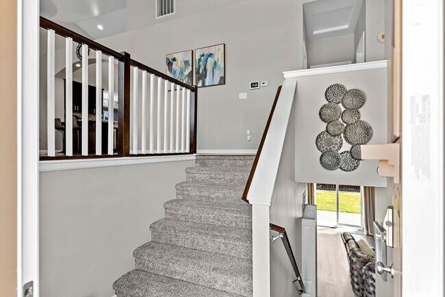 Building Photo - Yelm 4bdr 3bath home in Tahoma Terra w/ ca...