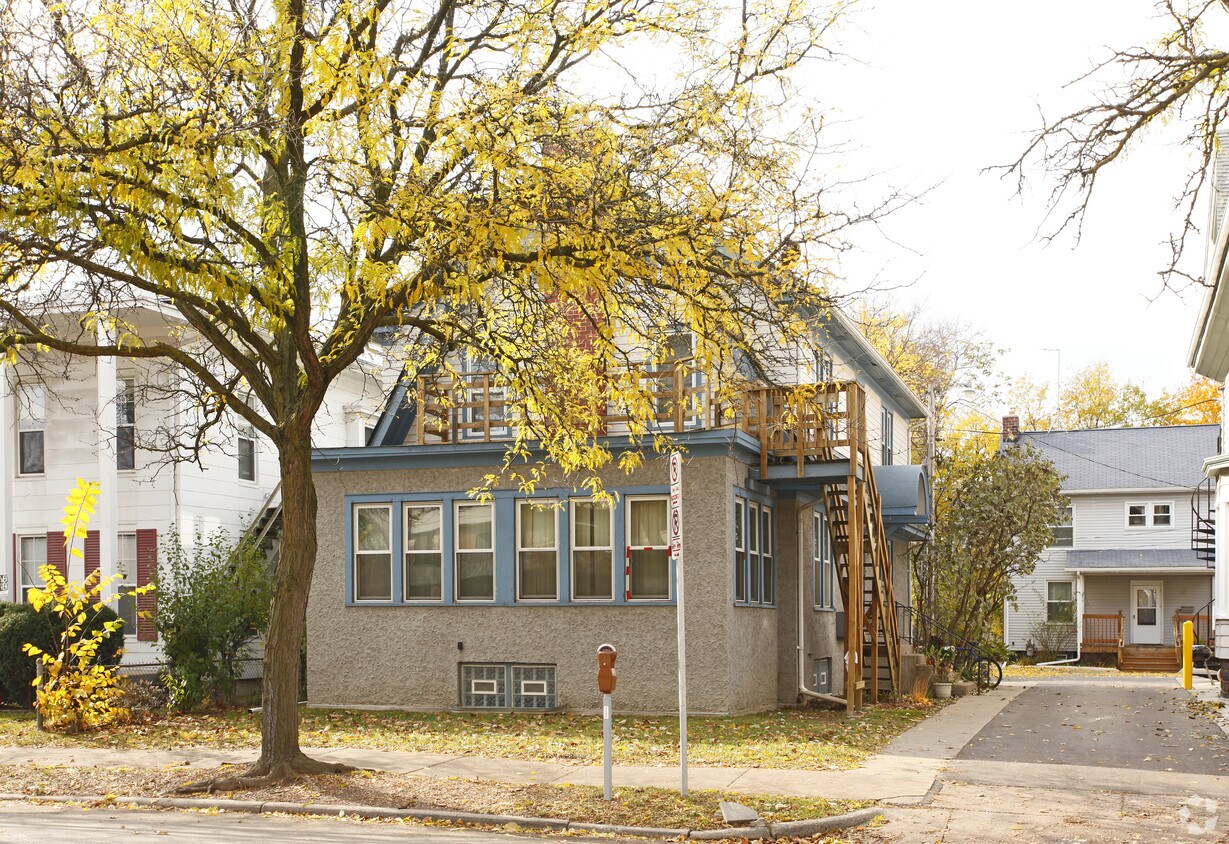 Building Photo - 518-522 S Division St