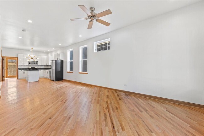 Foto del edificio - 2433 W Fletcher St