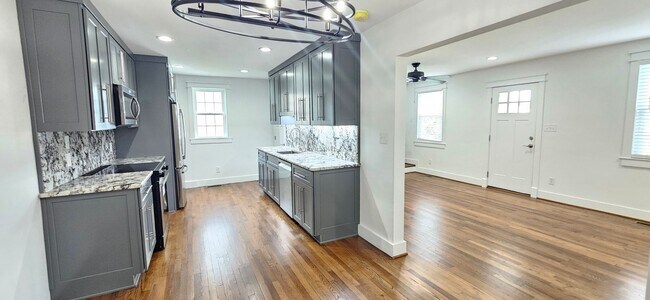 Foto del edificio - 707 Pegram Ln