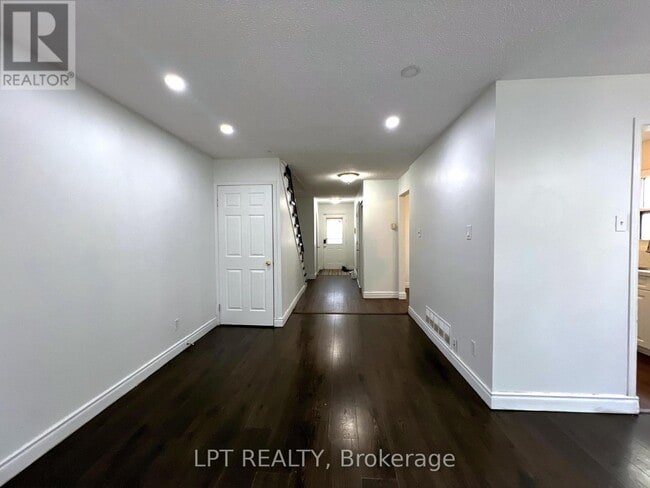 Building Photo - 93 Martindale Crescent