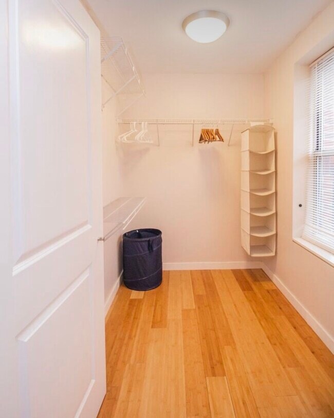 Foto del edificio - 64 Louis Prang St