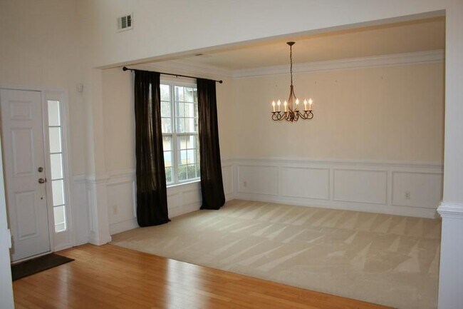 Building Photo - 212 Autumn Trail