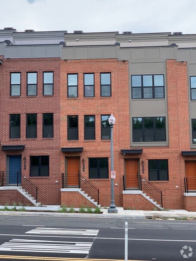 Building Photo - 5515 South Dakota Ave NE