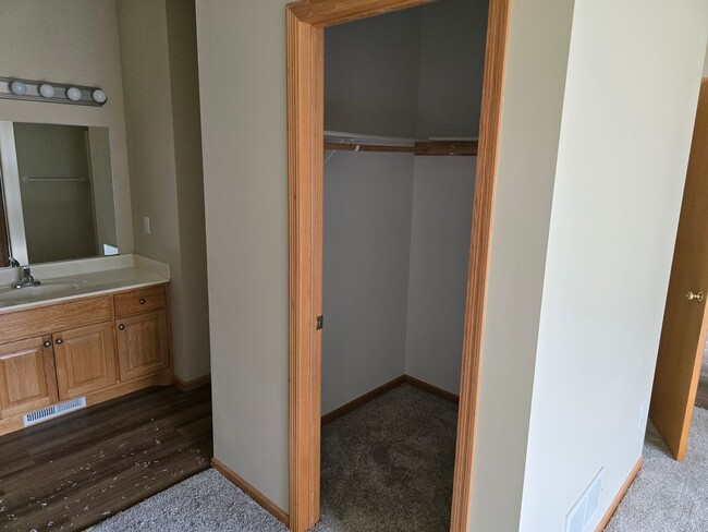 Building Photo - Remodeled Monticello MN Townhouse