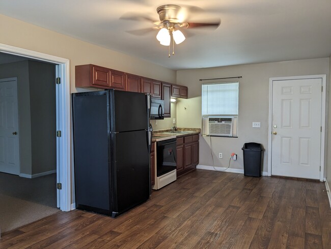 Building Photo - 505 Slayton St