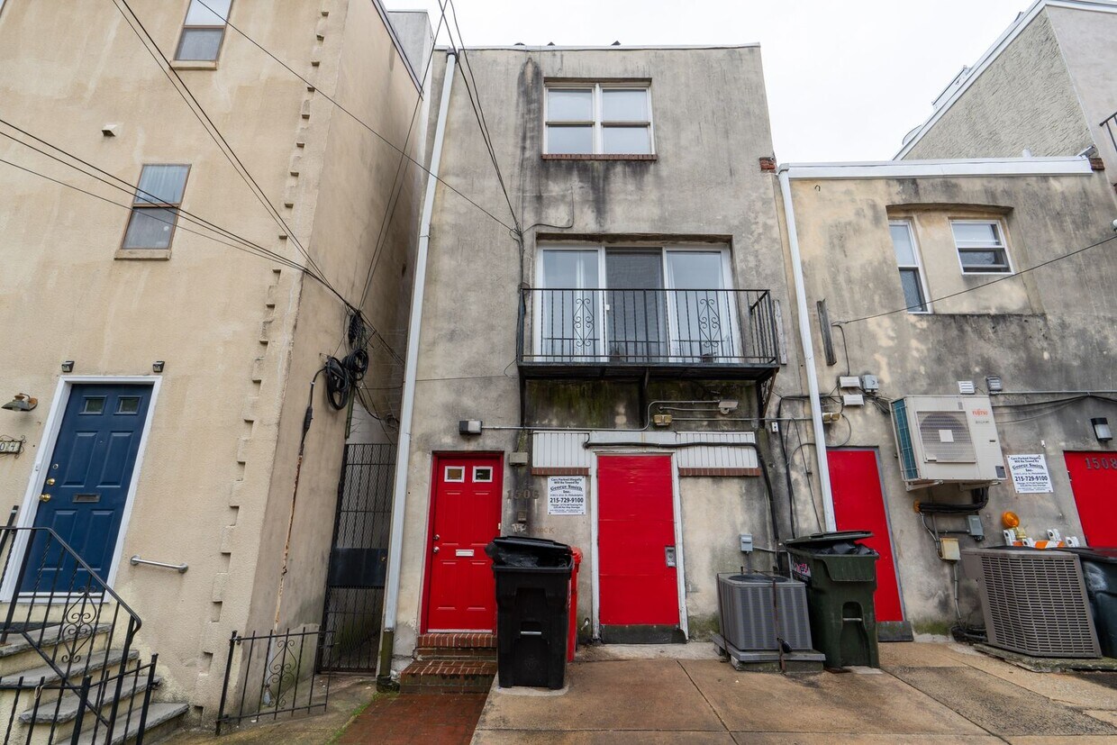 Primary Photo - Location Location Location 1 bedroom