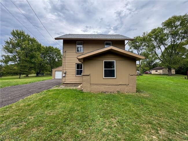 Building Photo - 2957 Greenfield Ave