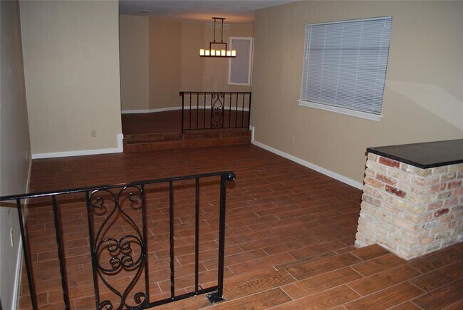 Building Photo - 1702 Maux Dr