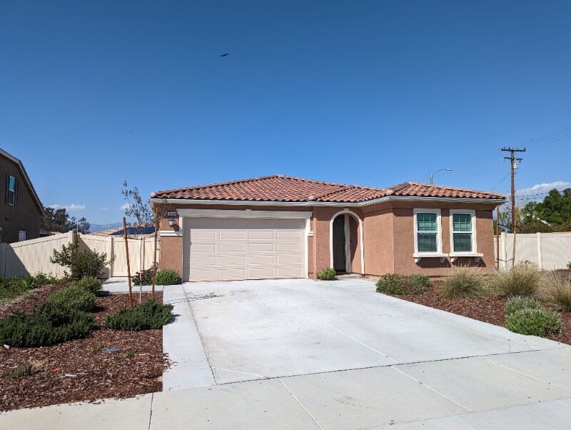 Primary Photo - 26698 Eureka St