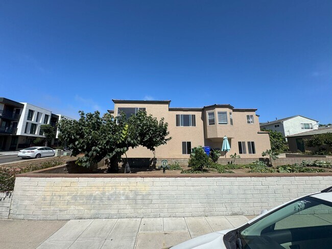 Foto del edificio - POINT LOMA HOME 4br-2.0 baths located on l...