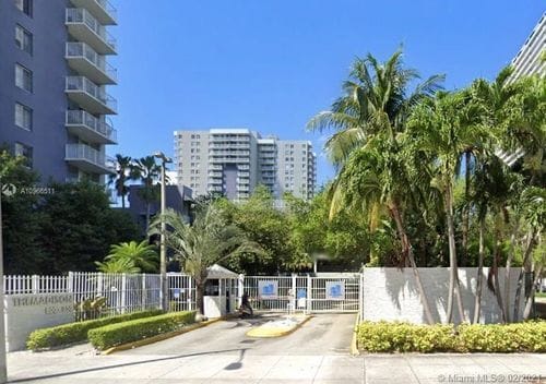 Primary Photo - 800 N Miami Ave