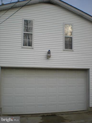 Building Photo - 908 Homberg Ave
