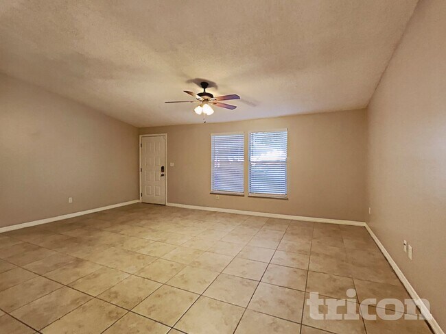 Foto del edificio - 1314 Oakcrest Dr