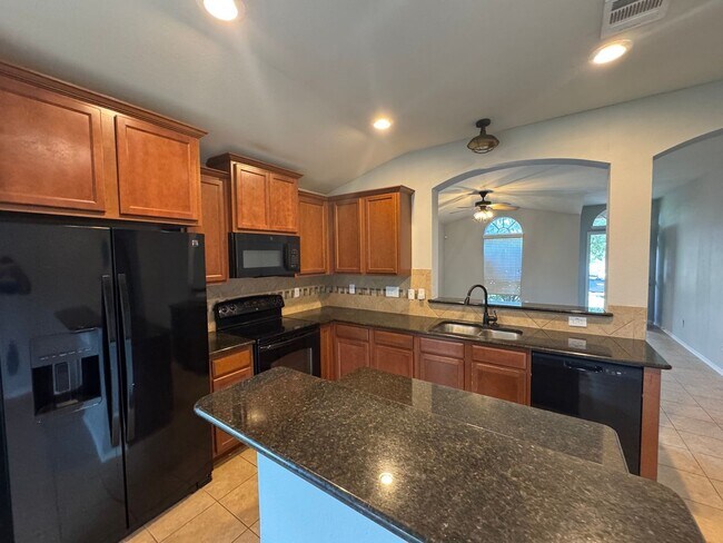 Foto del edificio - Freshly Renovated Midway ISD Home