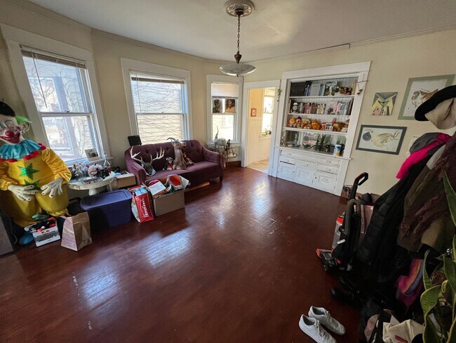 Foto del edificio - 2579 N Frederick Ave