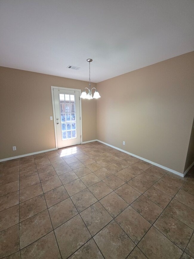 Building Photo - 1402 S Detroit Ave