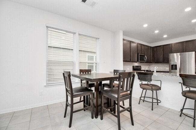 Building Photo - 2030 Domeniko Dr