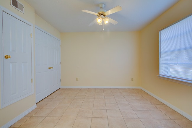 Foto del edificio - Country Club Apartments
