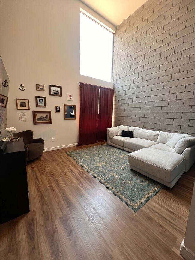 Foto del edificio - Modern Downtown Loft – Walkable, Stylish, ...