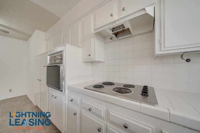 Building Photo - 1035 Hayworth Ave