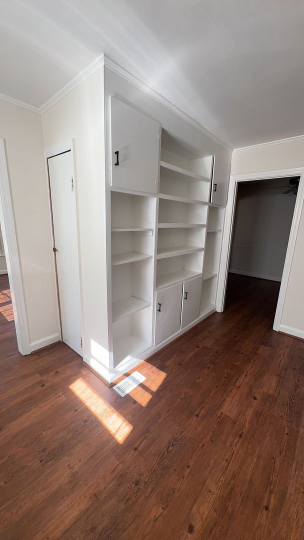 Building Photo - 401 Sheppard St