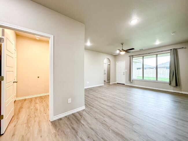 Foto del edificio - Newer Built 3/2/2 in Frenship ISD!