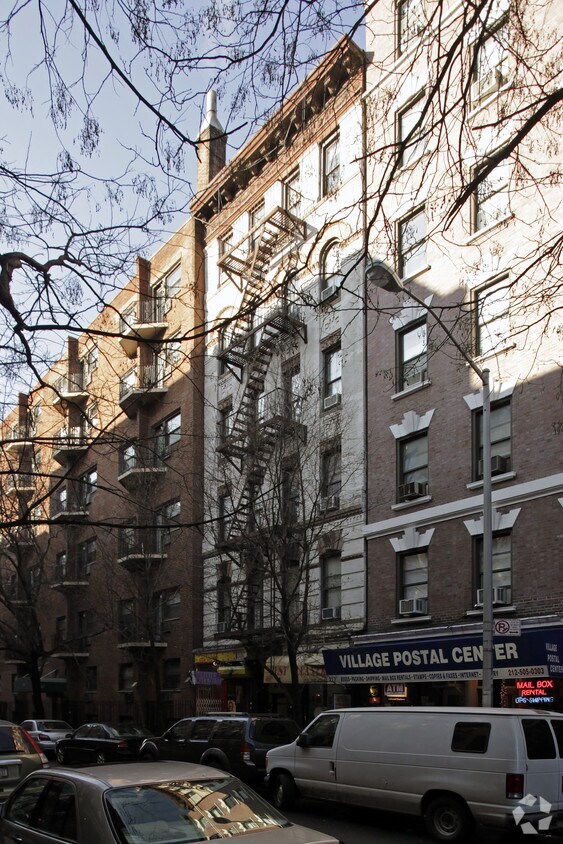 Primary Photo - 215 Thompson St