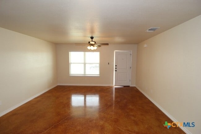 Building Photo - 1017 Cline Dr