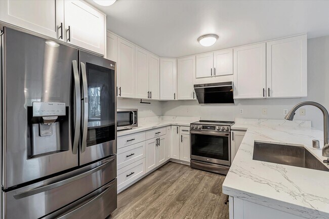 Building Photo - 312 Glennwood Ct SE