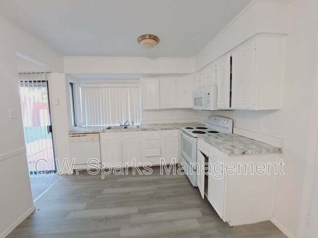 Foto del edificio - 3517 Hillridge Dr