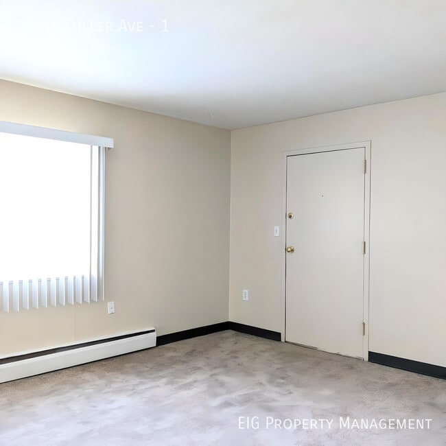 Foto del edificio - 230 W Fuller Ave