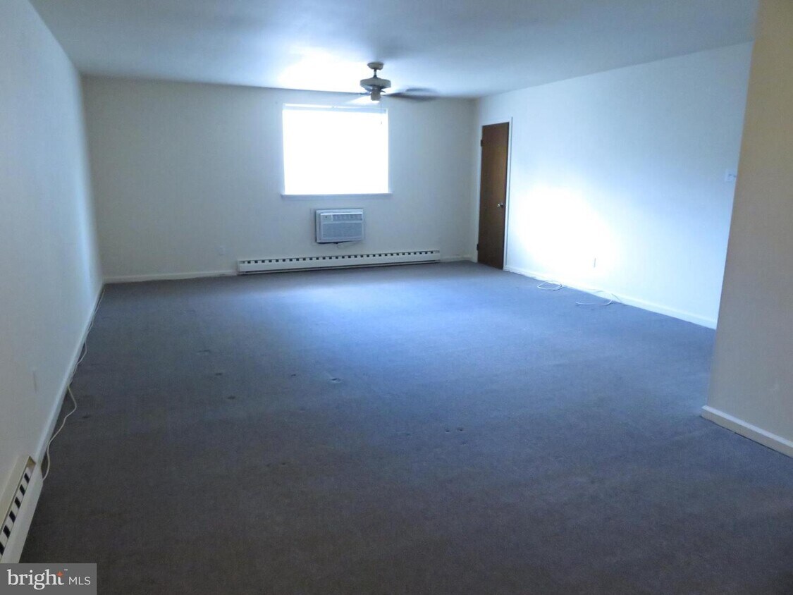 Primary Photo - 132 Race St