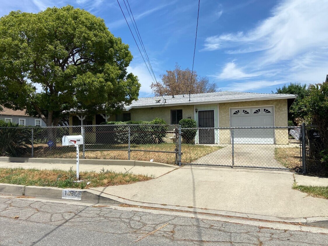 Foto principal - Cozy 3 Bedroom and 1 Bathroom in a good ar...