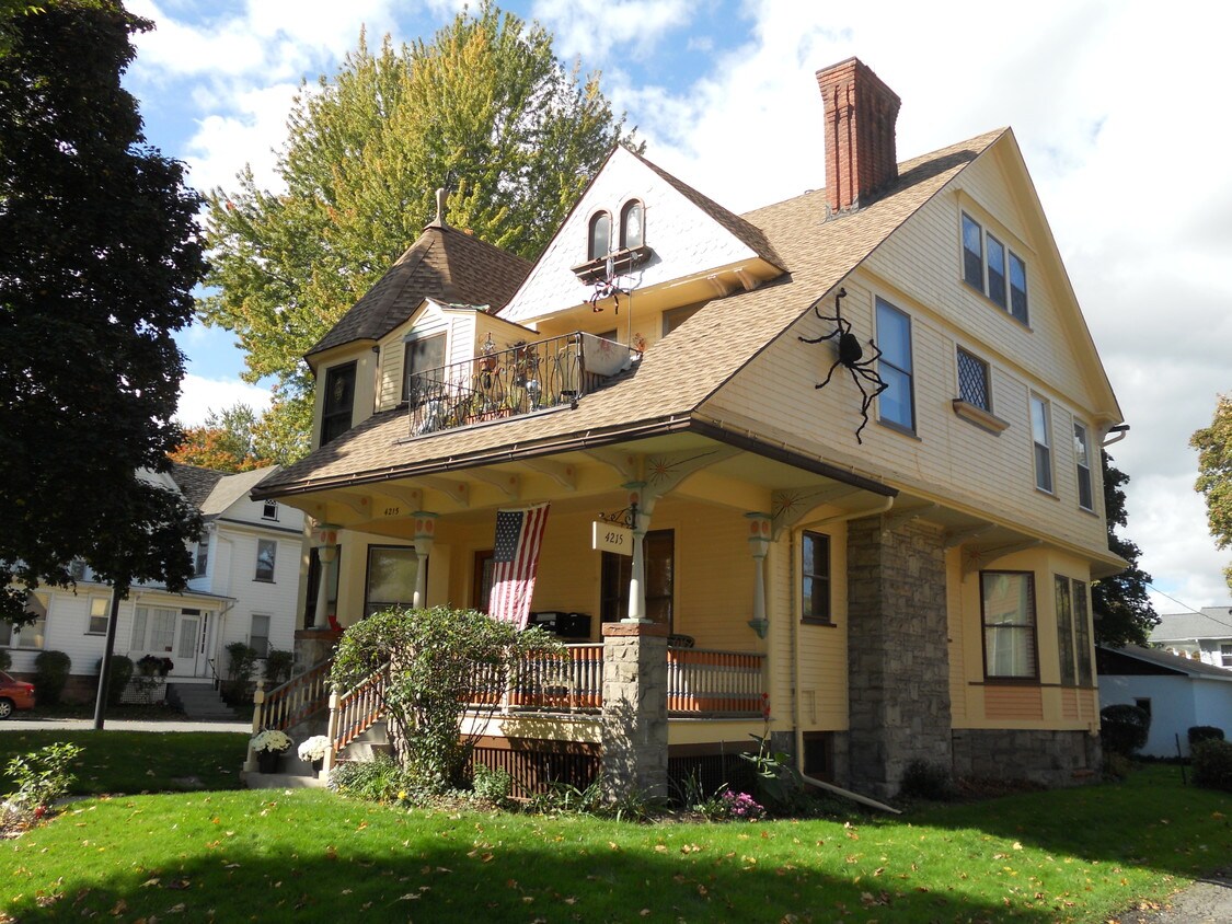 Front on Lake ave - 4215 Lake Ave