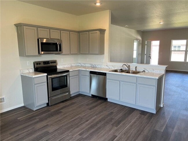 Building Photo - 921 W Aiden Dr