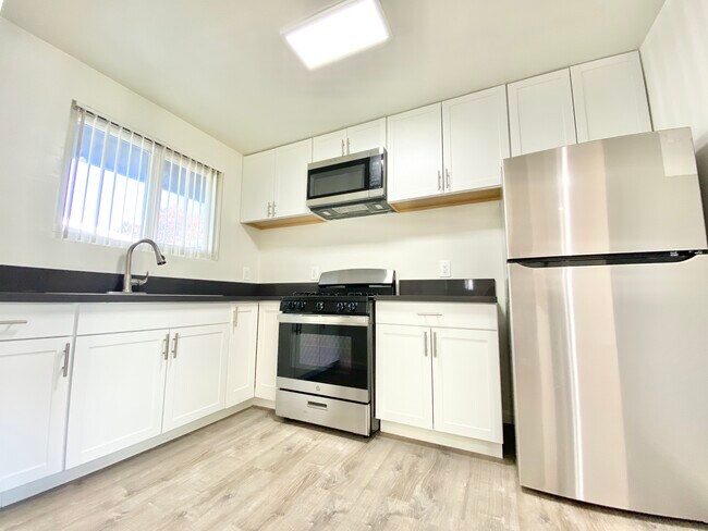 Building Photo - 1445 S Sherbourne Dr