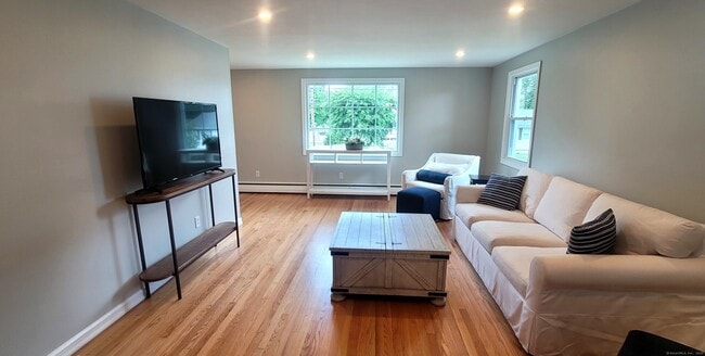 Building Photo - 603 Goldenrod Ave
