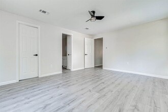 Building Photo - 2311 Wavell St