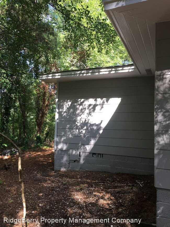 Building Photo - 2 br, 1 bath House - 423 Wilshire Rd NE