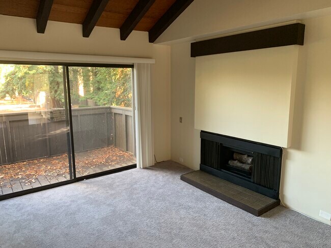 Foto del edificio - 796 Woodside Ln E