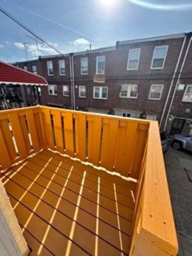 Building Photo - 1814 W Rockland St