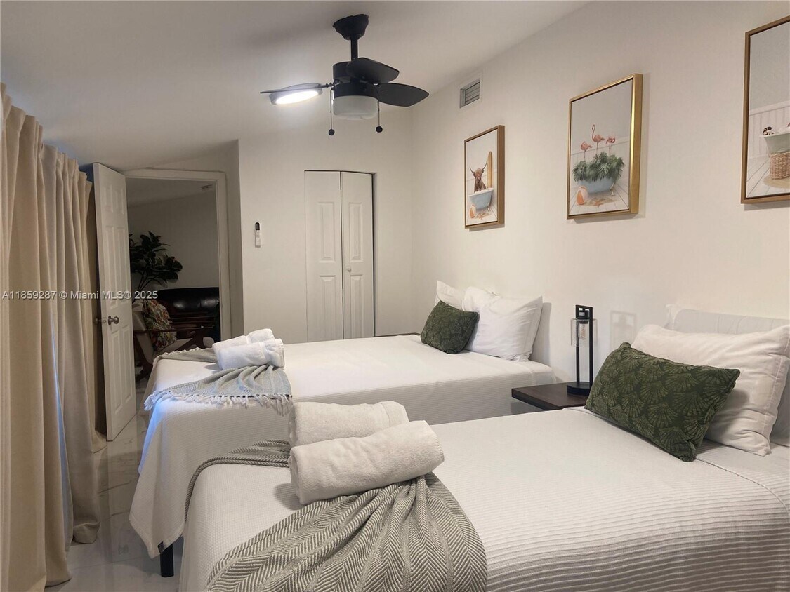 Foto principal - 1020 NW 55th St
