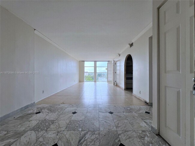 Foto del edificio - 2101 Atlantic Shores Blvd