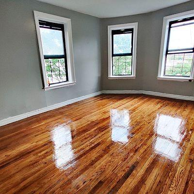 Foto del edificio - 2 bedroom in BRONX NY 10455