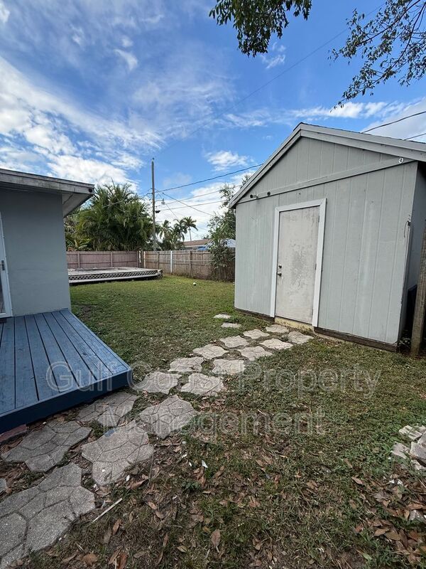 Foto del edificio - 1545 Ransom St