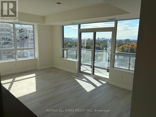 Photo du bâtiment - 3270 Sheppard Ave E