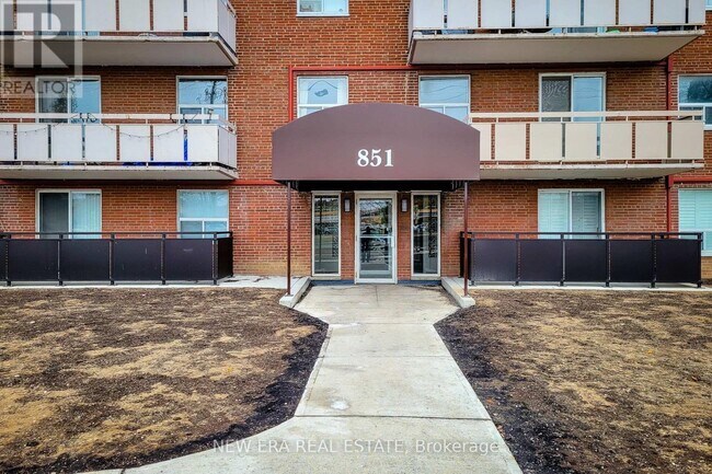 Photo du bâtiment - 851-851 Queenston Rd
