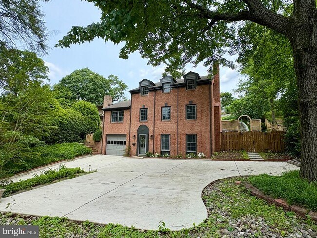 Foto del edificio - 5331 Massachusetts Ave